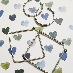 Set of two hoop earrings